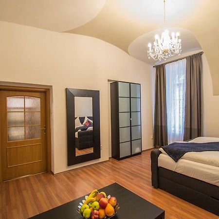 4Bdr Historical Spirit Apt By Ruterra Prag Exterior foto