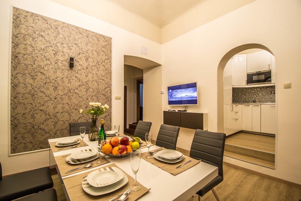 4Bdr Historical Spirit Apt By Ruterra Prag Exterior foto